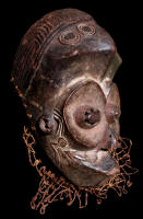 Maschera facciale e frontale  "Nkota" - LULUA (Luluwa): Regione del fiume Lulua, West Kasai - D. R. Congo