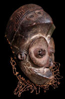 Maschera facciale e frontale  "Nkota" - LULUA (Luluwa): Regione del fiume Lulua, West Kasai - D. R. Congo