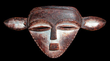 Maschera facciale " Panya Ngombe "- Pende: Regione del Kasai, D. R. Congo