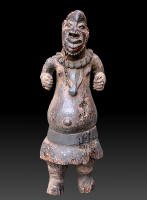 BINI: statua in legno del "nano mitico" della corte del Benin