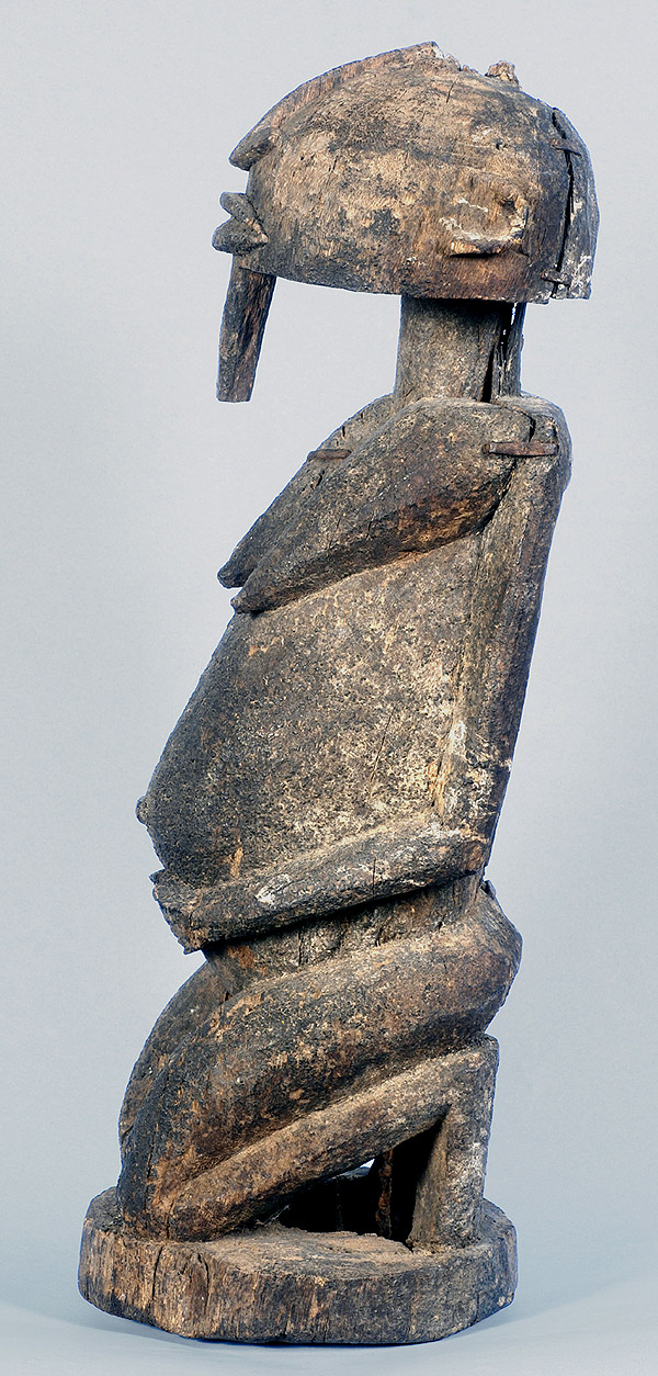 DOGON: figura femminile incinta, inginocchiata. h cm 52
