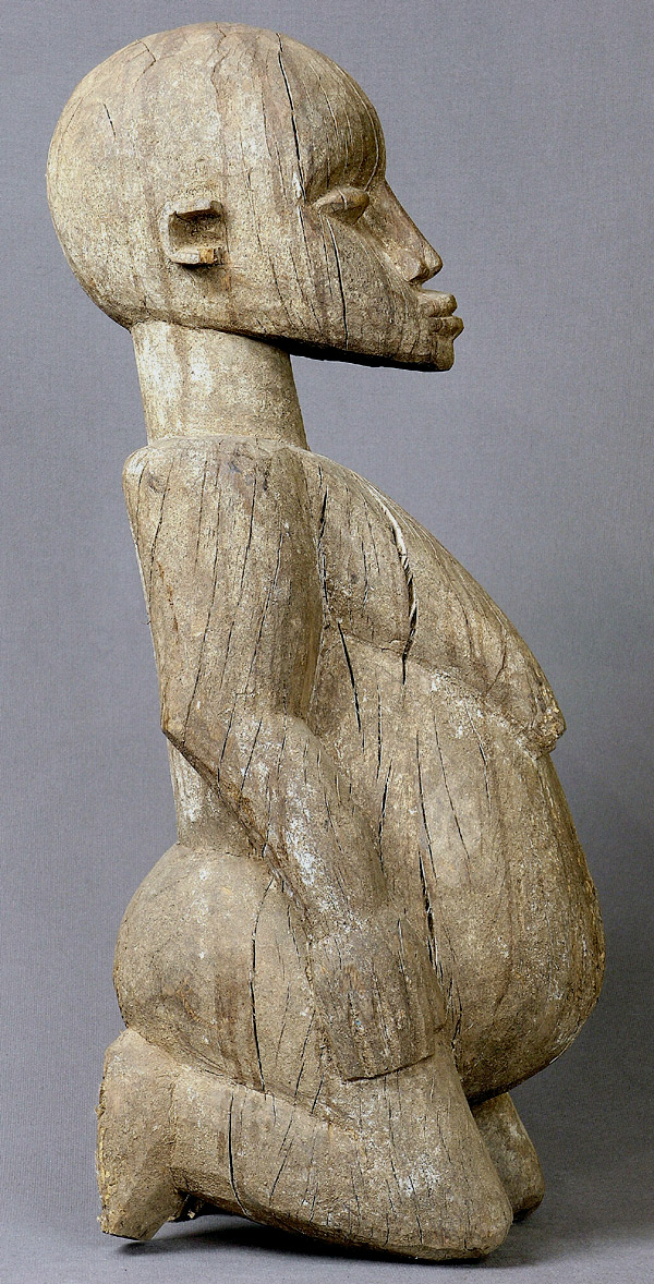 LOBI: figura femminile incinta, inginocchiata. h cm 66